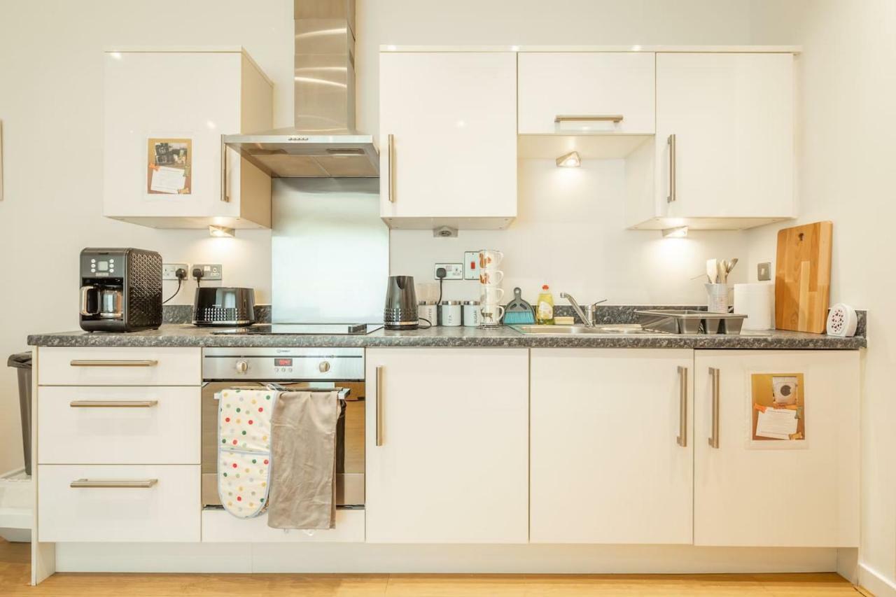 Central Bedford: Two Bedrooms, Breakfast Basket Экстерьер фото